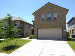 7105 Crestone Rd, Austin TX  78744-1772 exterior