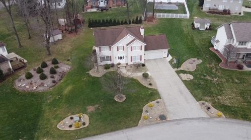 331 Hearthstone Dr, New Castle, PA 16105-1373
