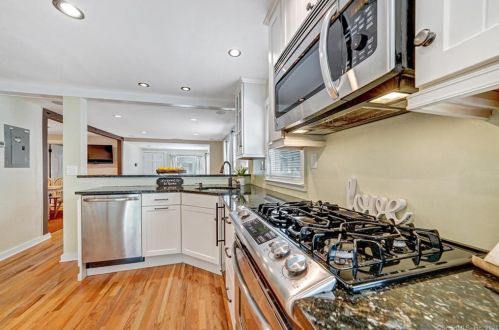 12 Sperry St, Milford CT  06460-7938 exterior