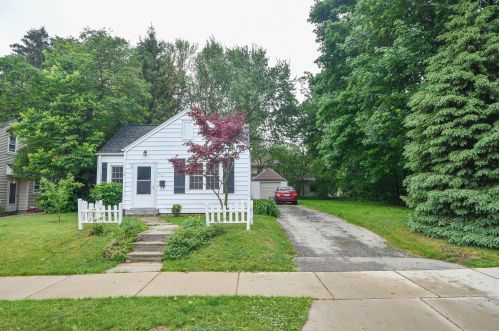 652 Cherry St, Oconomowoc, WI 53066-3102