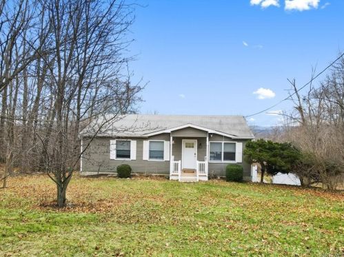 368 Carter Ave, Newburgh NY  12550-8400 exterior