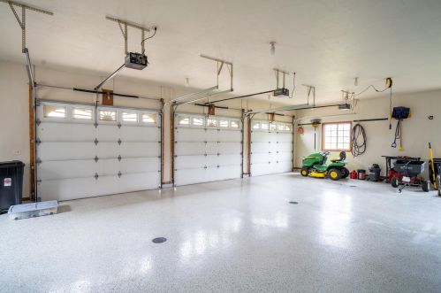 1300 Westbury Ct, Manitowoc WI  54220-8756 exterior