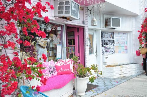 710 55th St, West Palm Beach FL  33407-2612 exterior