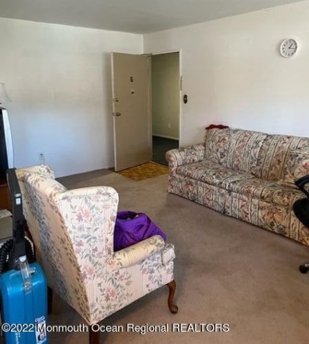 8 Windsor Ter, East Freehold, NJ 07728-3245
