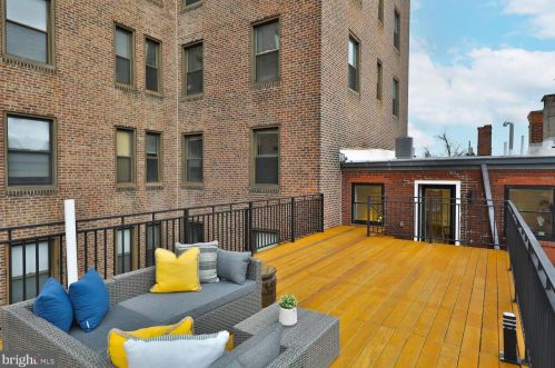 2037 Locust St, Philadelphia PA  19103-5613 exterior