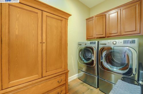 8765 Wild Iris Dr, Gilroy CA  95020-7935 exterior