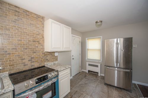 48 Deer St, Wheatley Heights NY  11798-3302 exterior