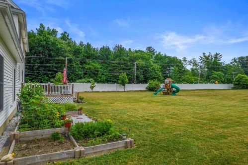 4 Ivans Ln, Dover NH  03820-9131 exterior