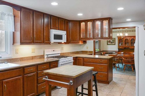 2736 Le Capitaine Cir, Green Bay, WI 54302-5108