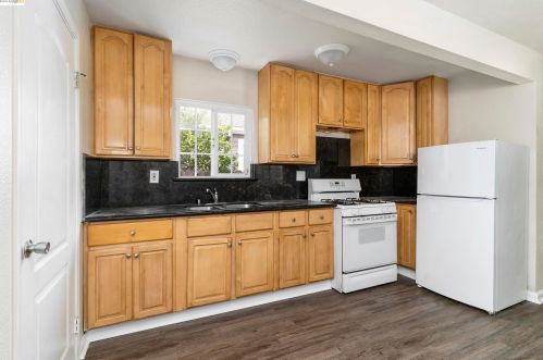1122 89th Ave, Oakland CA  94621-1120 exterior