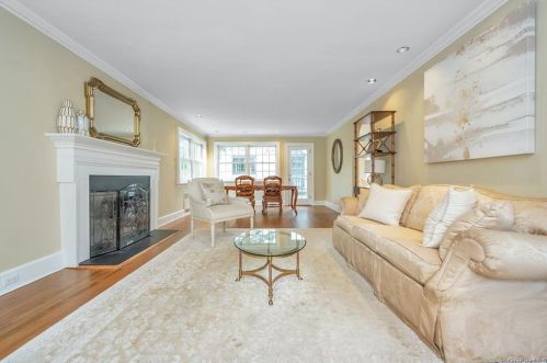 24 Richelieu Rd, Scarsdale, NY 10583-6432