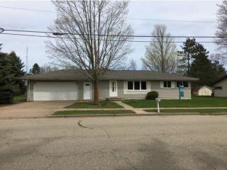 1127 Clark St, Waupaca WI  54981-2007 exterior