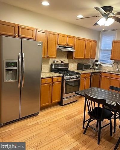 524 3rd St, Philadelphia, PA 19123-2935