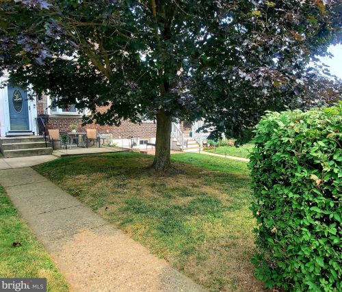 625 Crescent Dr, Manor, PA 19036-1601