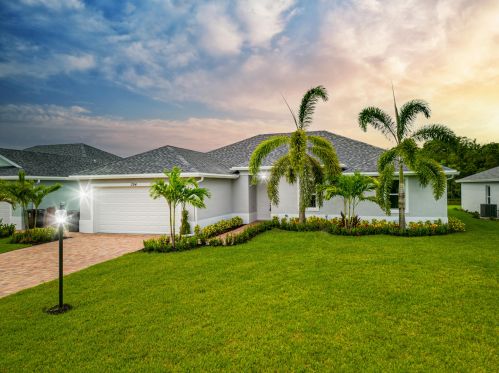 394 Vista Lake Dr, Fort Pierce, FL 34953-8235