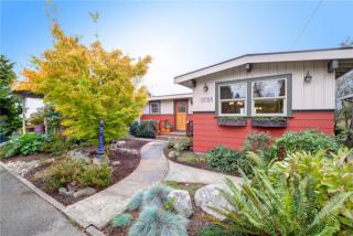 11018 36th Ave, Seattle, WA 98146-1733