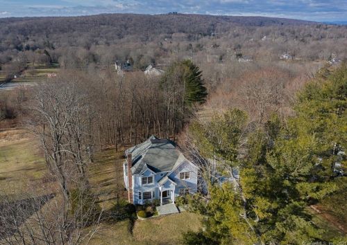 93 Stonecrest Rd, Ridgefield, CT 06877-2521