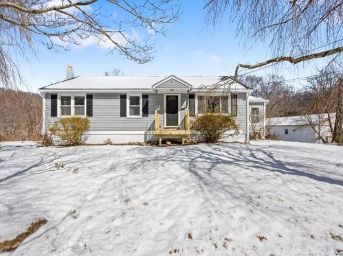161 Iron St, Gales Ferry, CT 06339-1547