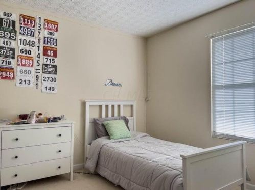 2264 Kilchurn Dr, Marion OH  43302-8739 exterior