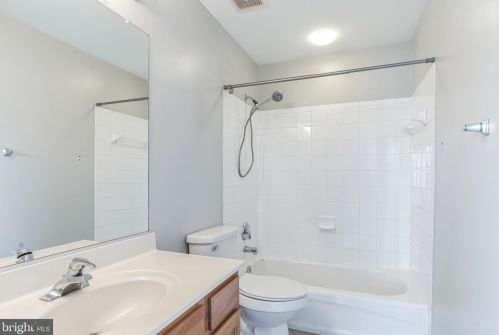 13046 Terminal Way, Woodbridge VA  22193-6116 exterior