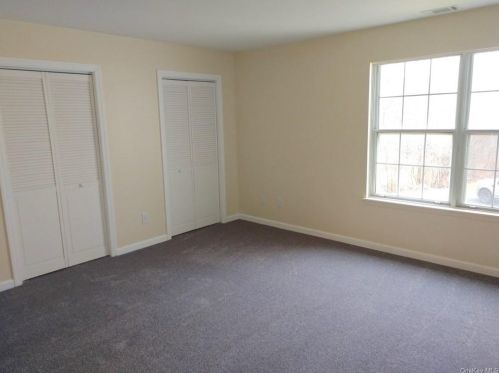 140 Villagegreen Ct, Warwick NY  10990-4238 exterior