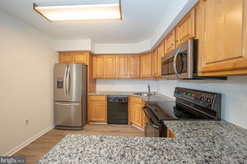 258 Valley Stream Ln, Wayne, PA