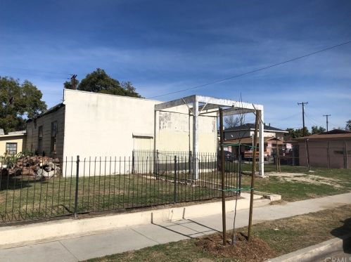 5629 Fostoria St, Bell CA 90201-6229 exterior