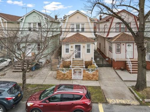 4517 Barnes Ave, Bronx, NY 10466-1200