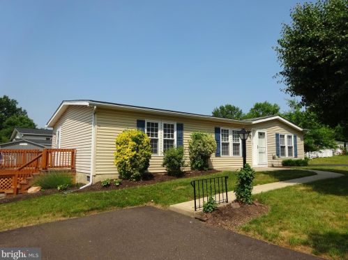 110 Deerfield Dr, Souderton PA  18964-1918 exterior