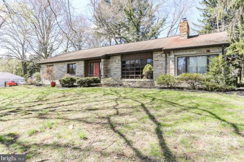 2958 Lincoln St, Camp Hill PA  17011-2832 exterior