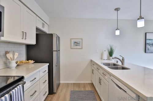 2662 Worden St, San Diego, CA 92110-5881