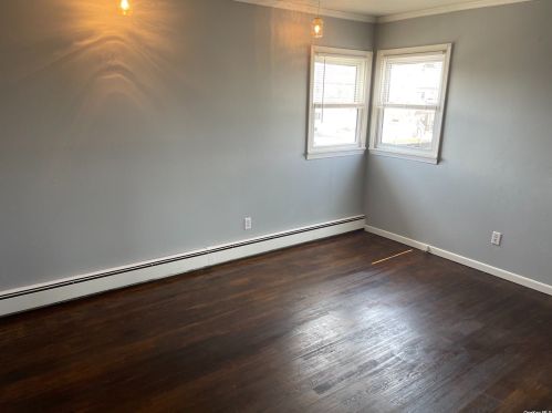 703 8th St, North Lindenhurst NY  11757-5522 exterior