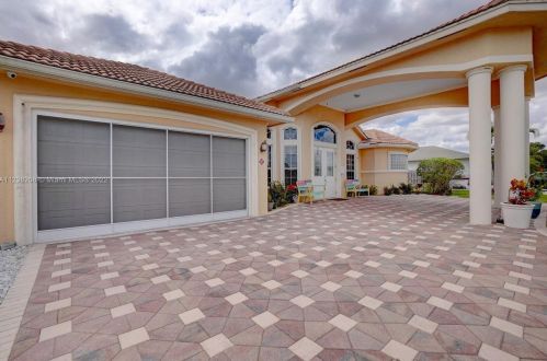 160 Saratoga Ave, Fort Pierce FL  34953-5974 exterior