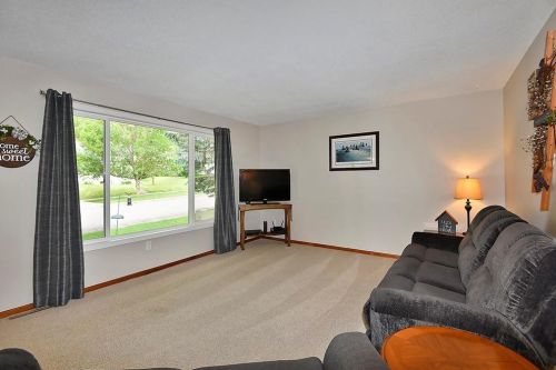 835 3rd Ave, Faribault, MN 55021-4223