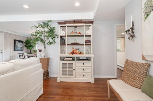 84 Cherry St, Cheshire CT  06410-2734 exterior