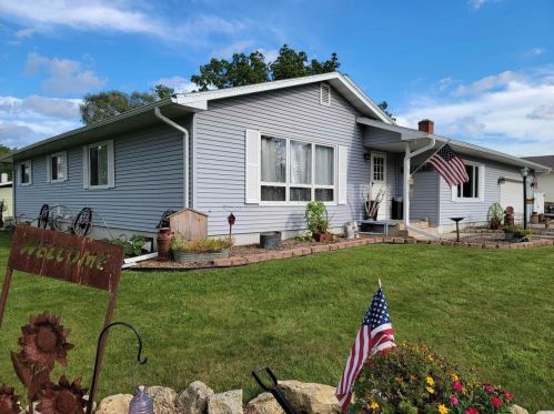 102 Lakeview Ct, Tomah, WI 54660-1004