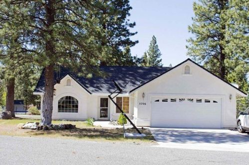 5706 Grizzly Way, Weed, CA 96094-9446