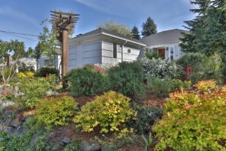 3921 Holden St, Seattle, WA 98136-2147