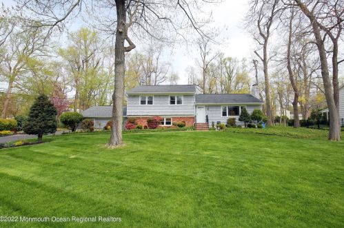 234 Kingfisher Dr, Middletown, NJ 07748-3243