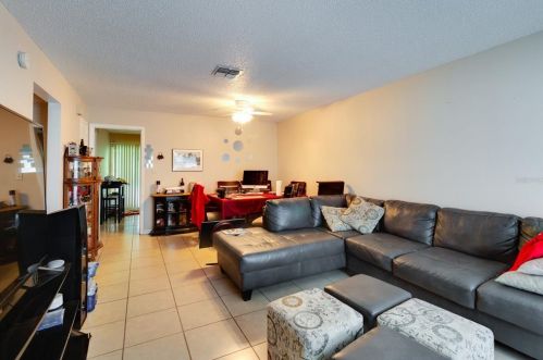 638 Hummingbird Ln, Orlando, FL 32825-7880
