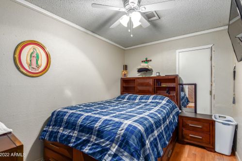 3319 61 St, Phoenix AZ 85033-4112 exterior