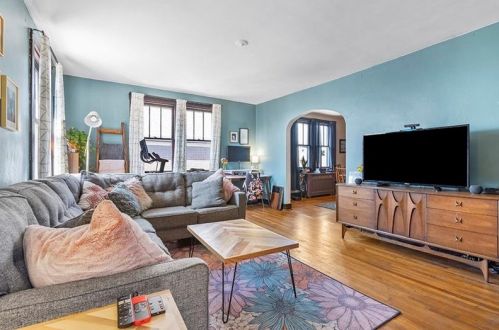 2115 Lloyd Ave, Pittsburgh PA  15218-1712 exterior