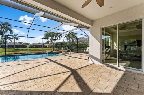 9463 Quarry Dr, Naples FL  34120-5223 exterior