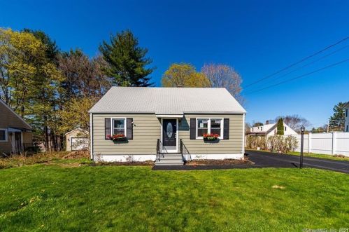 60 Crestwood Ave, Waterbury CT  06704-1621 exterior