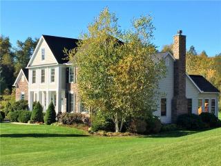 462 Regalstone Ln, Akron, OH 44321-3213