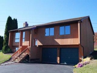 4001 Chapel Ct, Northampton, PA 18067-9574