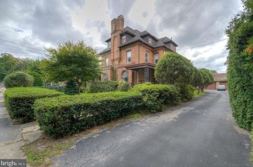 7814 Ardleigh St, Philadelphia PA 19118-4402 exterior