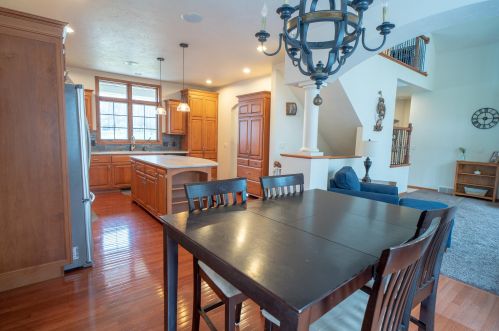 1300 Westbury Ct, Manitowoc WI  54220-8756 exterior