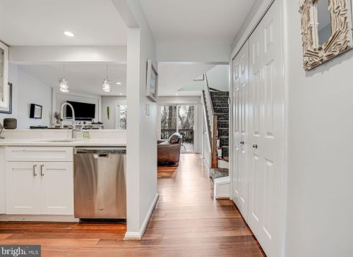 2100 Whisperwood Glen Ln, Herndon VA  20191-4117 exterior