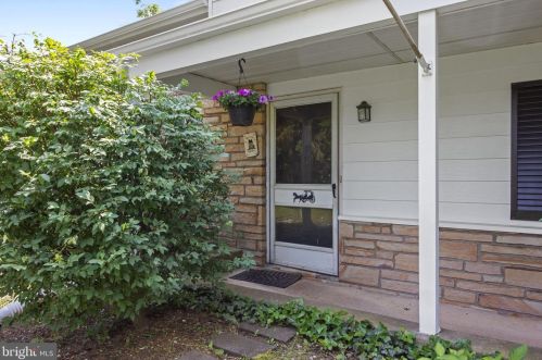 17 Richie Ln, Yardley, PA 19067-4721